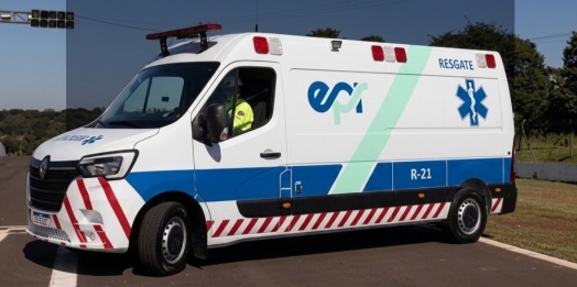 Colisão entre carro e caminhão mobiliza socorro na BR-277 no trevo Bom Jesus