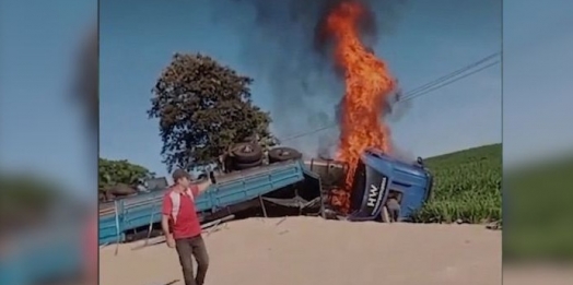 Colisão frontal entre caminhonete e caminhão interdita BR-277 em Céu Azul