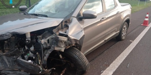 Colisão lateral entre Fiat Toro e Subaru Impreza deixa um ferido na BR-277