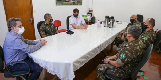 Comandante do 34º Batalhão de Infantaria Mecanizado se reúne com Prefeito e vice de Missal
