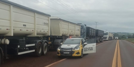 Comboio irregular chama atenção em rodovia de Santa Helena; caminhões foram autuados