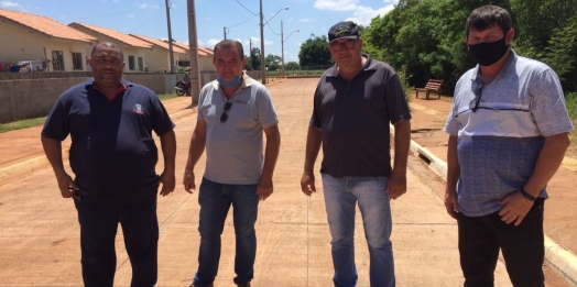 Comitiva de Missal visita Guaíra a fim de conhecer detalhes sobre o pavimento em concreto
