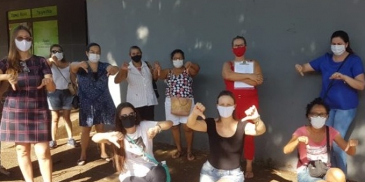 Comunidade e professores realizam ato de repúdio contra destituição de diretores em Foz