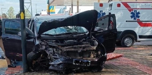 Condutor invade preferencial e causa colisão entre veículos em Pato Bragado