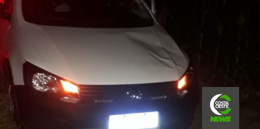 Condutor sai ileso após capotar Saveiro na curva do cemitério de São Clemente em Santa Helena