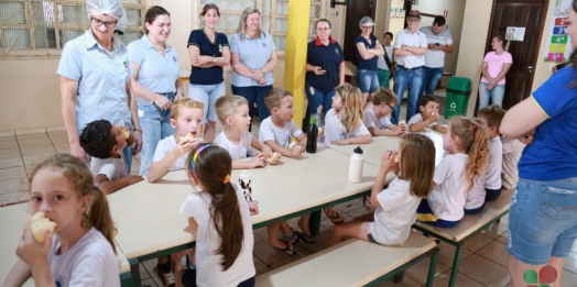 Conselho de Alimentação Escolar acompanha distribuição do lanche à alunos da Escola em Dom Armando