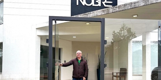 Cooperado do Sicoob expande marca de persiana 100% de Foz do Iguaçu