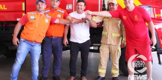 Corpo de Bombeiros de Santa Helena recebe novo caminhão Auto Bomba Tanque Florestal