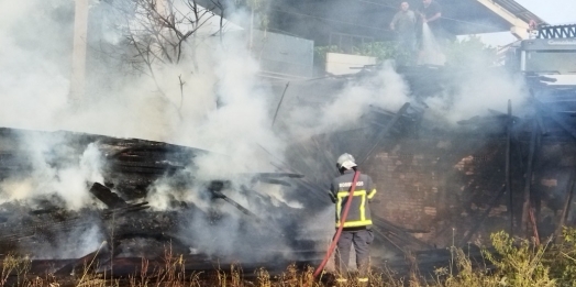 Corpo de Bombeiros de São Miguel é acionado para combater incêndio no Parque Industrial