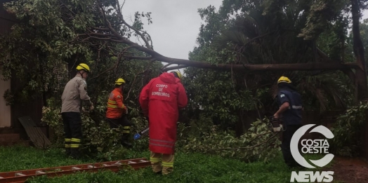 Corpo de Bombeiros e Defesa Civil seguem trabalhando para atender famílias afetadas pelas chuvas em São Miguel do Iguaçu