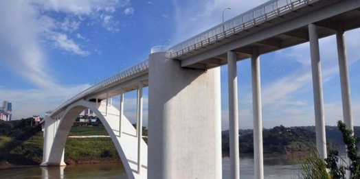 Covid: com casos em alta em Foz, Ratinho Junior vai debater situação com prefeitura