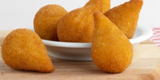 Coxinha com massa de mandioca