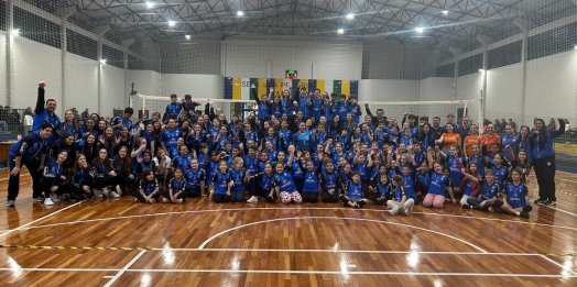 Cresol Integração reforça apoio ao esporte na entrega dos uniformes 2025 da Asavolei