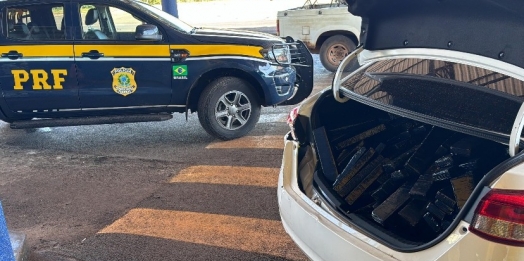 Criminosos batem em carro da PRF e abandonam veículo carregado com mais de 400 Kg de maconha
