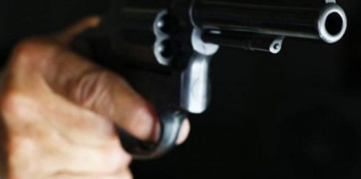 Criminosos levam veículo e R$ 10 mil de comerciante