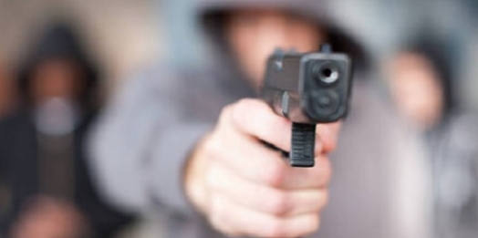 Criminosos rendem trabalhador e roubam caminhão guincho em Guaíra