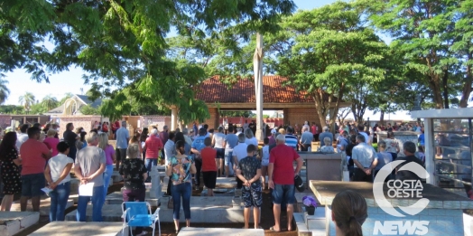 Culto ecumênico reúne centenas de fiéis no Cemitério Municipal em Santa Helena