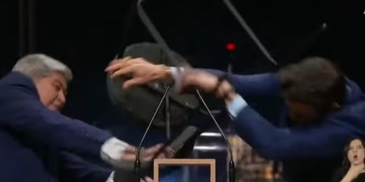 Datena ataca Marçal com cadeira durante debate na TV Cultura