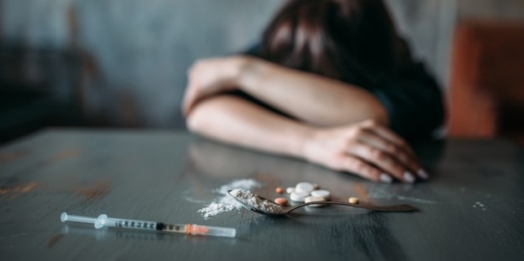 Desesperada, mãe pede ajuda para salvar filha de 15 anos das drogas