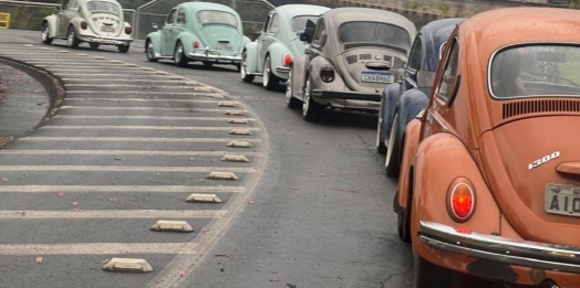 Dia Internacional do Fusca é comemorado com passeio na Itaipu