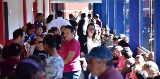 Direito para Todos: Acadêmicos de Direito da Faculdade UNIGUAÇU atendem  população esclarecendo demandas jurídicas