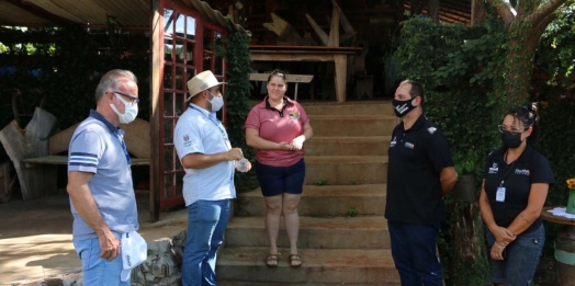 Diretoria da Paraná Turismo conhece propriedades adeptas ao Turismo Rural em Santa Helena