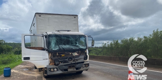 Dois Caminhões colidem na Serra do Mico em São Miguel do Iguaçu
