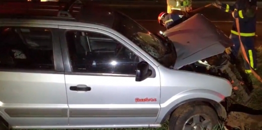 Ecosport fica destruída após saída de pista na BR-277 em Cascavel