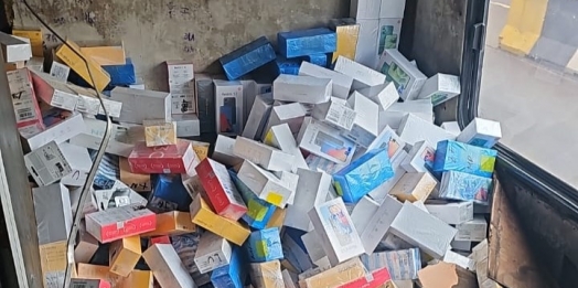 Em Céu Azul (PR), PRF apreende 1.000 celulares escondidos em fundo falso de ônibus de turismo