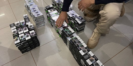 Em Céu Azul (PR), PRF apreende carga de cigarros eletrônicos contrabandeados