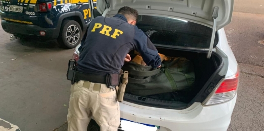 Em Céu Azul, PRF prende três pessoas e apreende 100 kg de maconha em automóvel