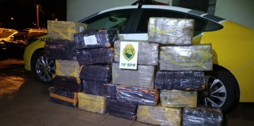 Em fuga da PM, carro carregado com 300 kg de maconha se envolve em acidente em Guaíra