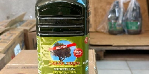 Em operação, PF retira diversas embalagens de azeite impróprias para consumo