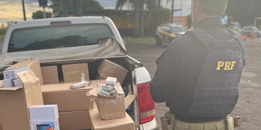 Em Santa Terezinha de Itaipu, PRF usa perfuradores de pneu para realizar apreensão de celulares importados ilegalmente