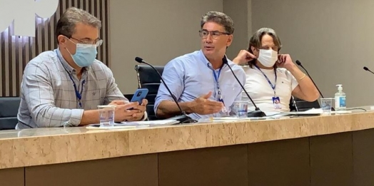 Em votação apertada, prefeitos da Amop decidem seguir decreto estadual