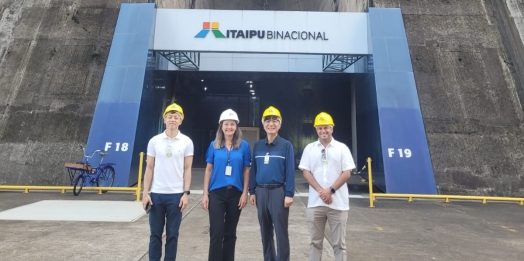 Embaixador cantor da Coreia do Sul visita a Itaipu