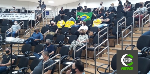 Empresários de Medianeira fazem manifestação e pedem abertura dos estabelecimentos