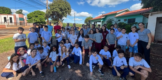Escola Municipal Professor José Engel promove visita aos poços artesianos e nascente em recuperação em distrito de Santa Helena