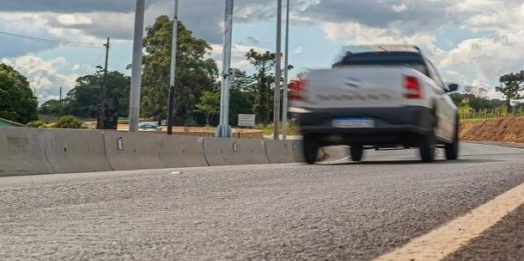 Espaço destinado a pedestres na Ponte da Amizade passa por manutenção neste domingo