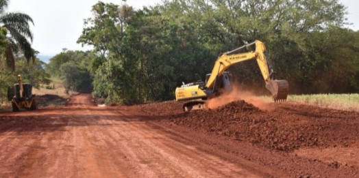 Estradas rurais de São Miguel recebem readequações para obras de pavimentação poliédrica