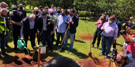 Executivo de Guaíra participa de evento em Foz do Iguaçu