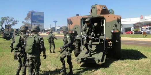 Exército realiza bloqueios em estradas de Foz do Iguaçu