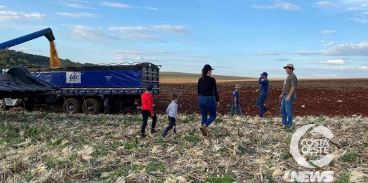 Expedição Costa Oeste: colheita do milho safrinha se torna programa em família