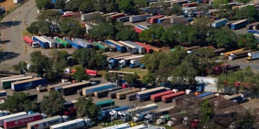 Exportadores do Paraguai pedem fim da fila de caminhões na fronteira