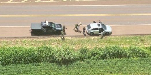 Falcão 12 e BPFron apreendem veículo carregado com descaminho na BR-277