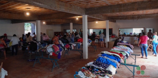 Feirão de Roupas Usadas no Distrito do Portão Ocoí atraiu um grande público  em Missal