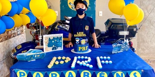 Festa surpresa do pequeno Luiz Gabriel de São Miguel reúne suas duas paixões: a PRF e o xadrez