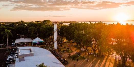 Festival de Verão deve atrair milhares de visitantes na praia de Santa Terezinha de Itaipu nos próximos finais de semana