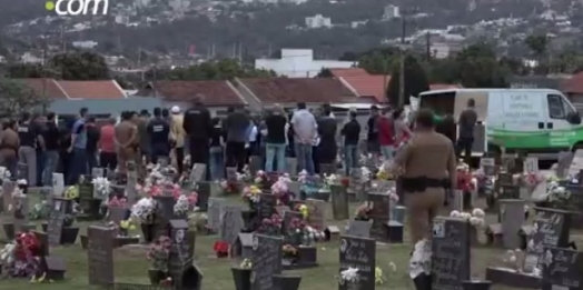 Filhos e esposa vítimas do policial são enterradas em São Pedro do Iguaçu