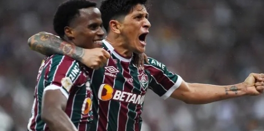 Fluminense perde pênalti, mas vence o Santos com gol de Cano